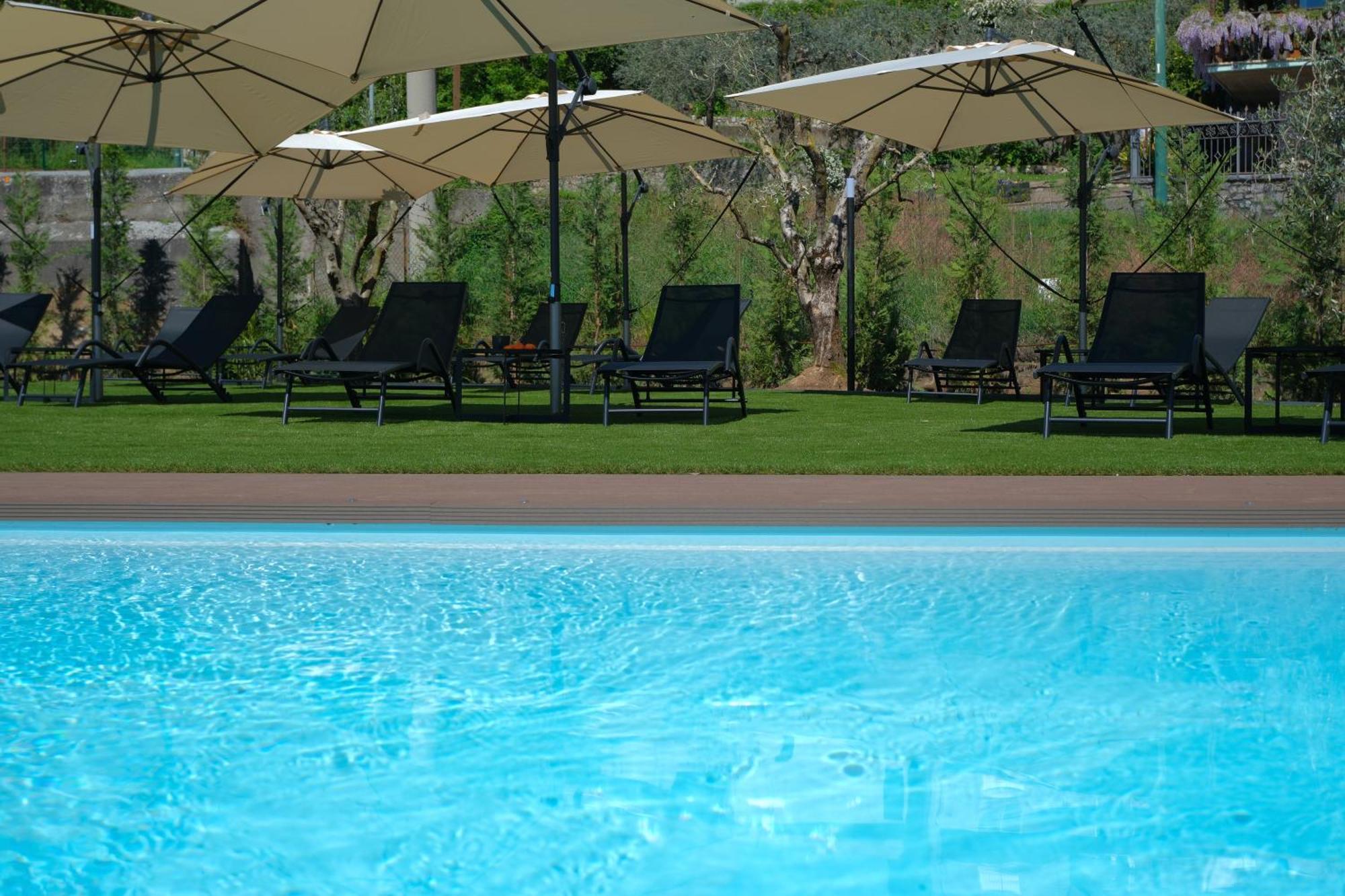 Costa Blu - Terrace Overlooking The Lake & Pool Riva di Solto Exteriör bild