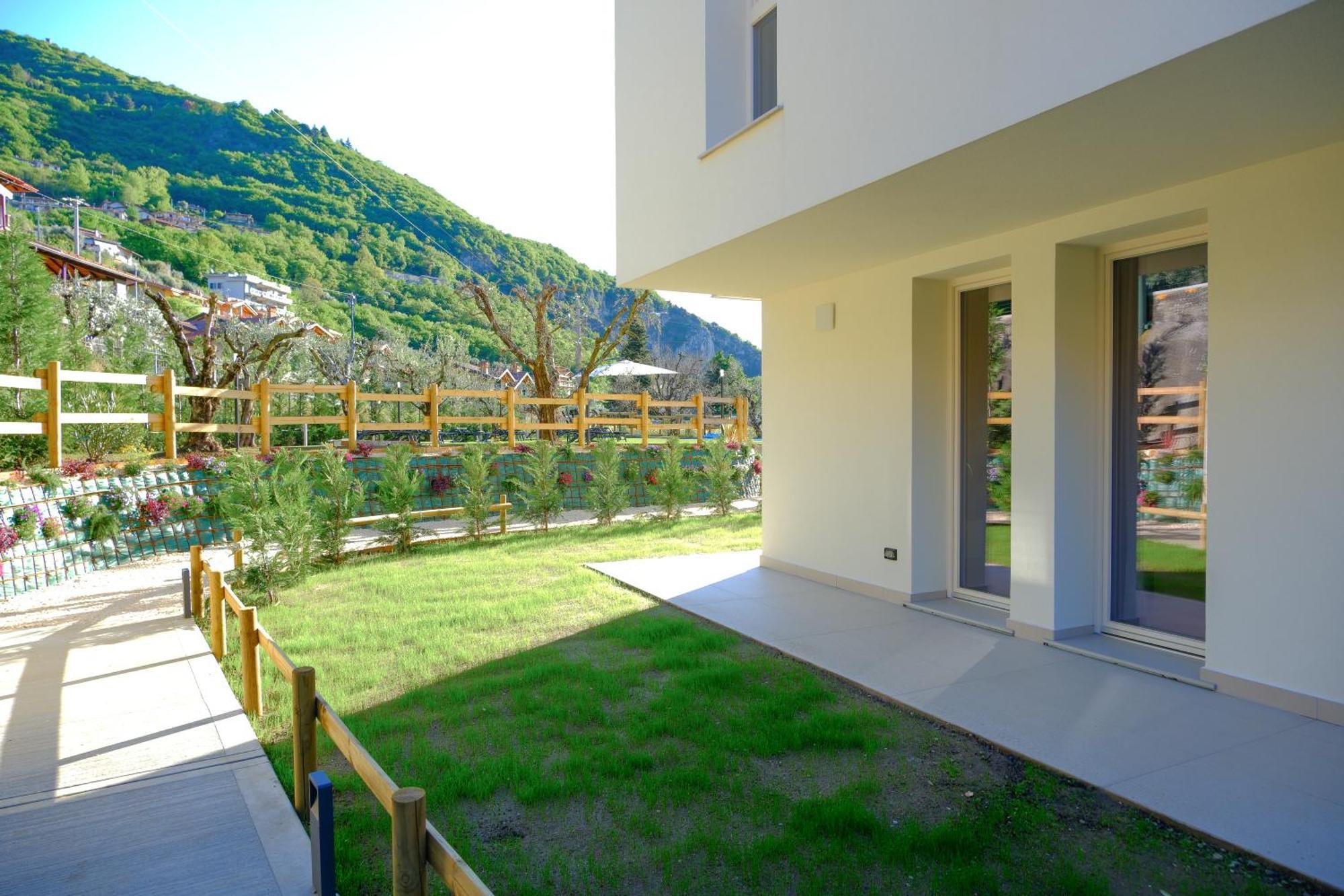 Costa Blu - Terrace Overlooking The Lake & Pool Riva di Solto Exteriör bild